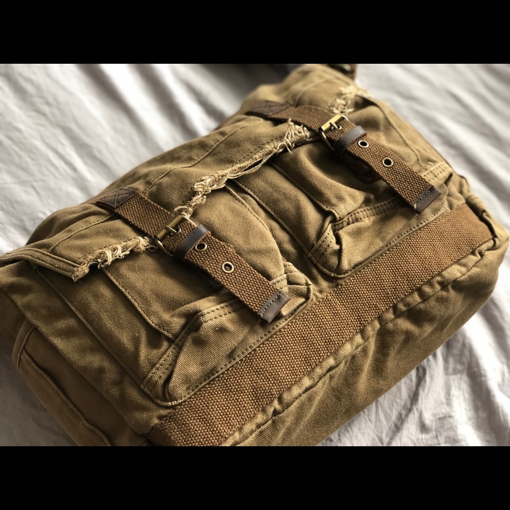 Vagabond Traveler Messenger Bag